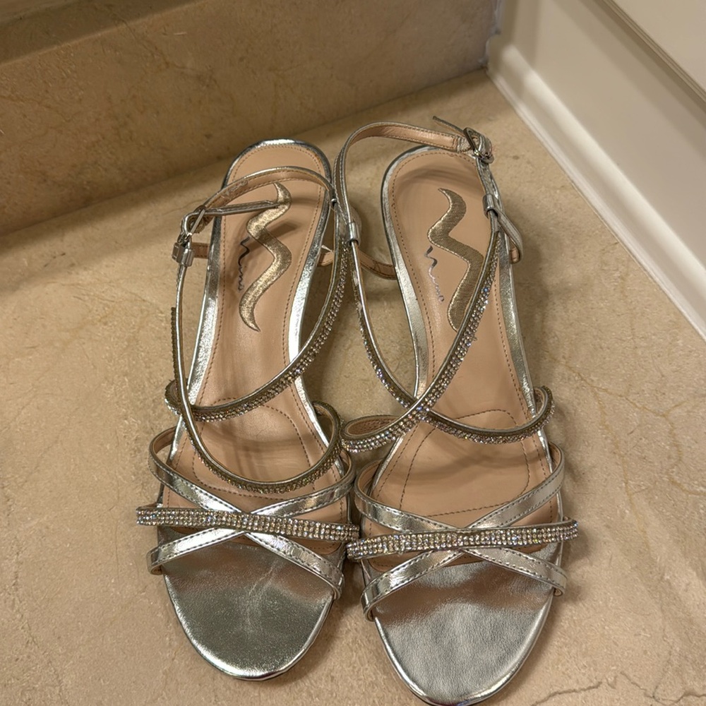 Nina silver dressy shoes size 8.5